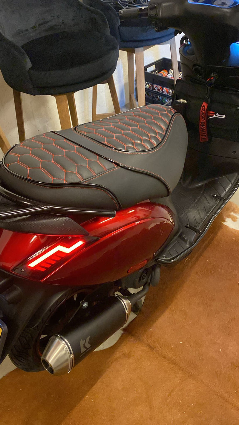 Piaggio Zip - Custom Zadel Urus - Rood