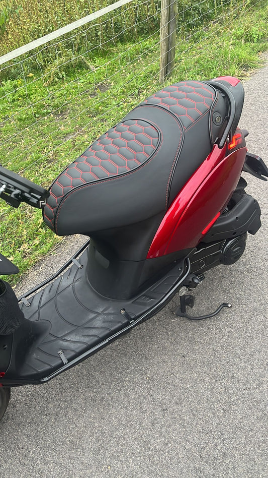 Piaggio Zip - Custom Zadel Urus - Rood